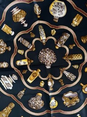 Classic pre-owned Hermès silk scarf